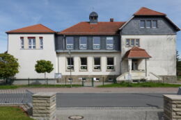 Blick auf die Grundschule in Leppersdorf