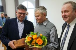 Ehrung von Jürgen Klotzsch für sein vielseitiges Engagement in der Dorfgemeinschaft Lomnitz