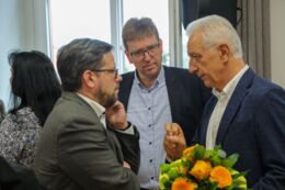 v. l.: Bundestagsabgeordneter Lars Rohwer, Kreisrat Matthias Grahl und der ehemalige Ministerpräsident Stanislaw Tillich im Gespräch